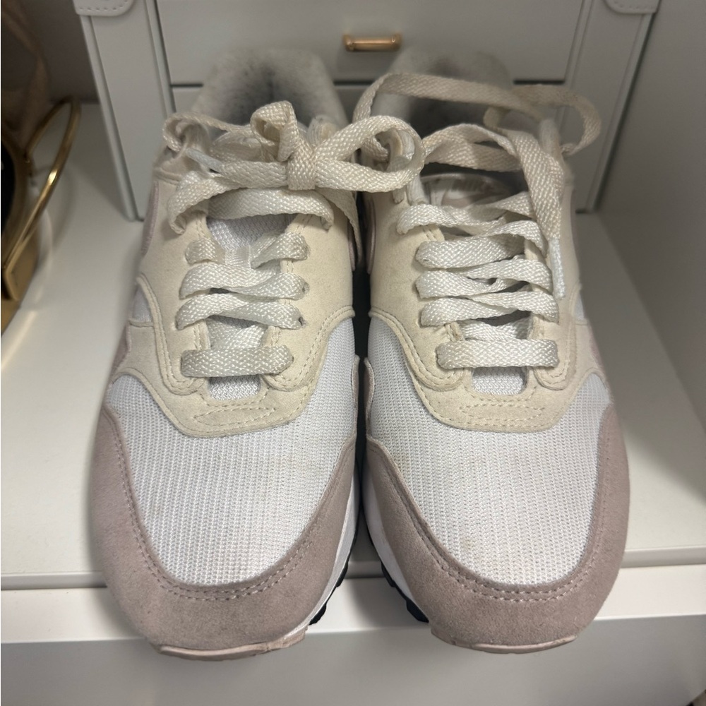 Nike Women's Athletic Shoes - White and Tan